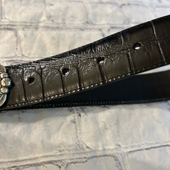 VINTAGE BLACK CROC LEATHER WITH EMBOSSED SILVER TONE BUCKLE BELT SIZE XL - Picture 8 of 11